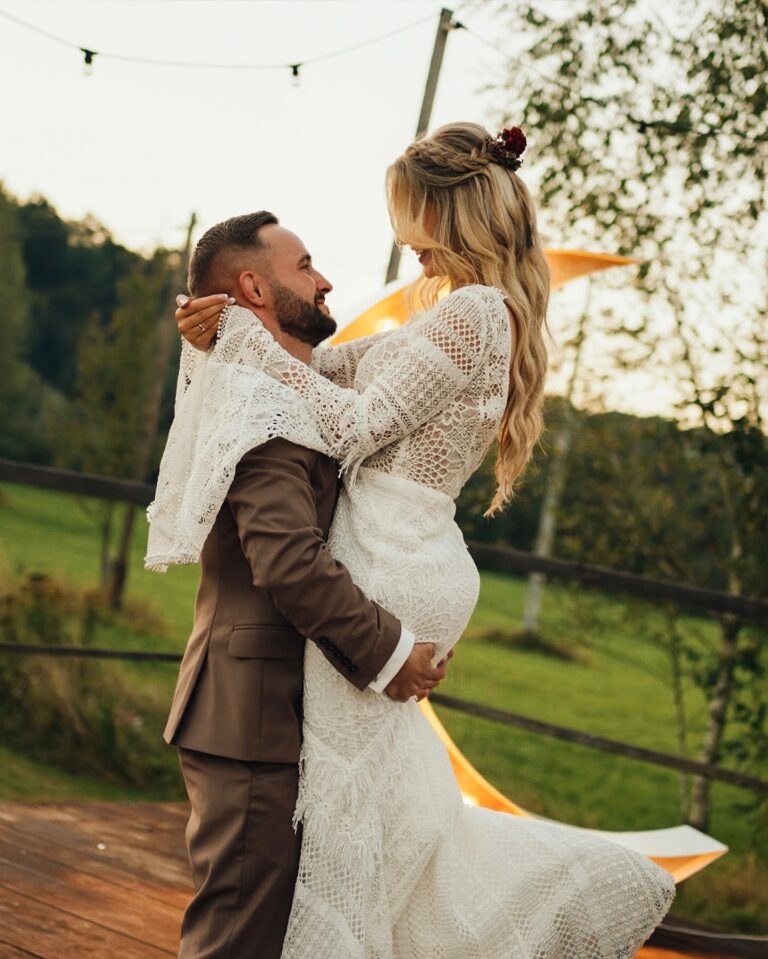 Instagram post from amweddingspl. This post is in position 2.